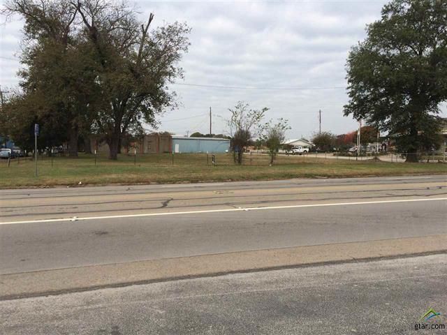 303 S Johnson St, Mineola, TX 75773